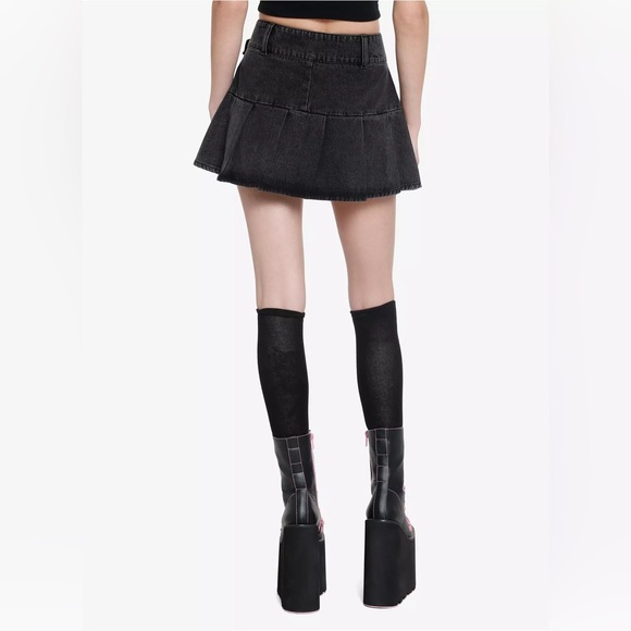 Social Collision Pleated Mini Skirt from Hot Topic - Picture 2 of 6